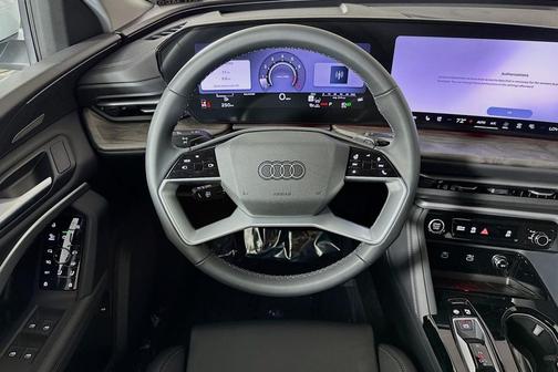 Glacier White Metallic 2026 Audi Q5 Premium Plus TFSI quattro S tronic