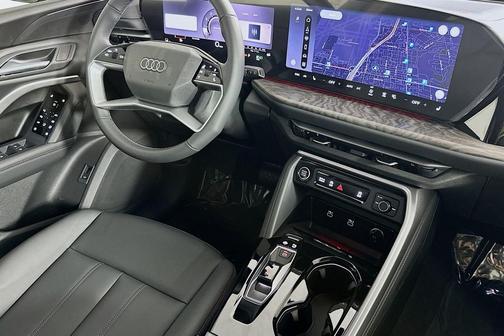 Mythos Black Metallic 2026 Audi Q5 Premium TFSI quattro S tronic