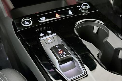 2025 Audi Q6 e-tron Premium Plus quattro