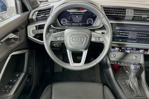 Navarra Blue Metallic 2023 Audi Q3 45 S line Premium Plus
