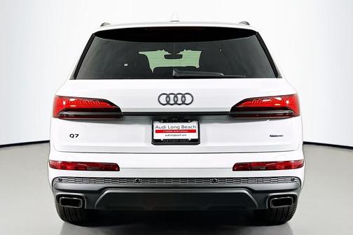 Glacier White Metallic 2026 Audi Q7 45 Premium