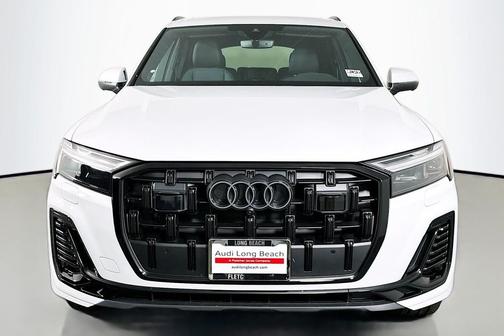 Glacier White Metallic 2026 Audi Q7 45 Premium