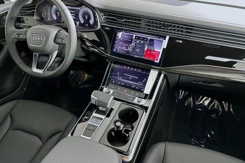 Glacier White Metallic 2026 Audi Q7 45 Premium