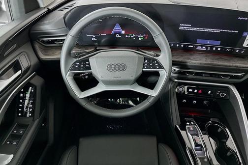 Tambora Gray Metallic 2025 Audi Q5 Premium Plus TFSI quattro S tronic