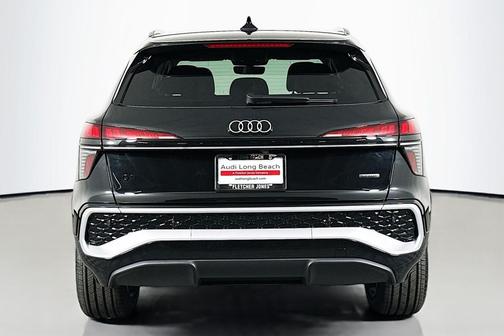 Mythos Black Metallic 2026 Audi Q3 TFSI quattro S tronic