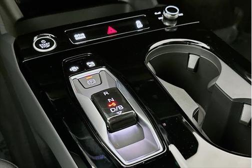 2025 Audi Q6 e-tron Prestige quattro