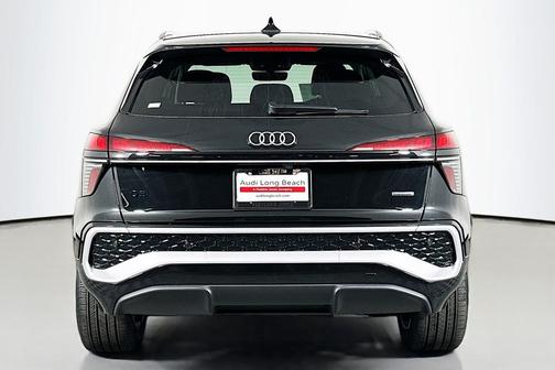 Mythos Black Metallic 2026 Audi Q3 TFSI quattro S tronic