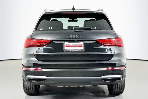 Mythos Black Metallic 2024 Audi Q3 Premium 40 TFSI quattro Tiptronic