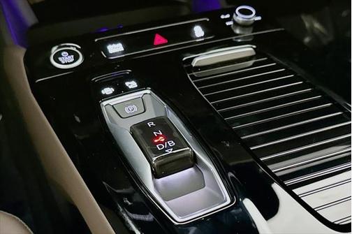 2025 Audi Q6 e-tron Premium Plus quattro