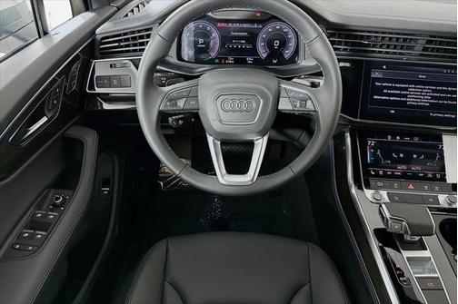 2025 Audi Q7 55 Premium Plus
