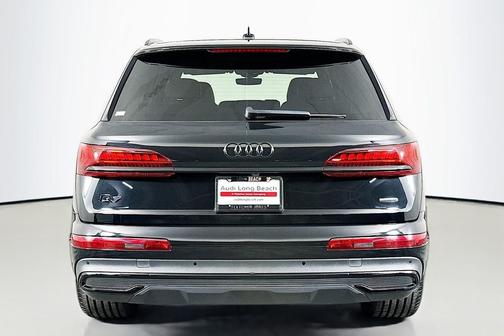 Mythos Black Metallic 2022 Audi Q7 55 Prestige