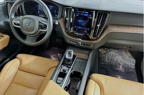2022 Volvo XC60 B5 Inscription