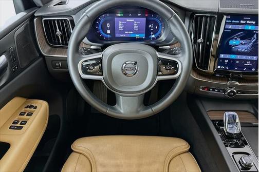 2022 Volvo XC60 B5 Inscription