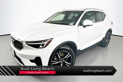 Crystal White Metallic 2023 Volvo XC40 B5 Plus Bright Theme