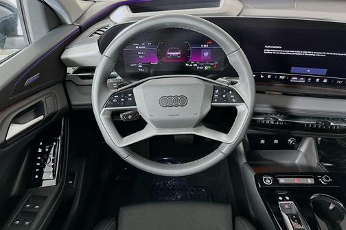 Mythos Black Metallic 2025 Audi Q6 e-tron Premium Plus