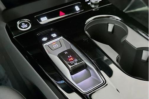 2025 Audi Q6 e-tron Premium Plus quattro