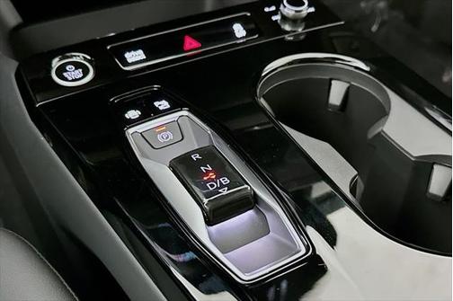 2025 Audi Q6 e-tron Premium quattro