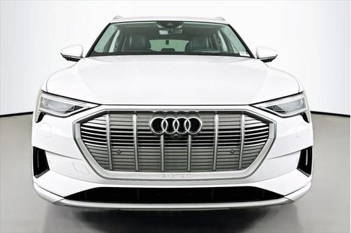 2019 Audi e-tron Premium Plus