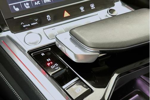 2019 Audi e-tron Premium Plus