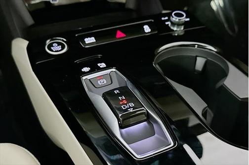 2025 Audi Q6 e-tron Premium quattro