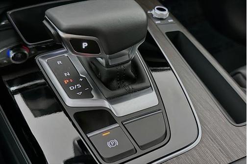 2024 Audi Q5 45 S line Premium
