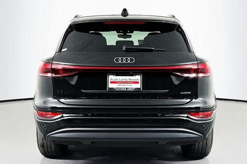 Mythos Black Metallic 2027 Audi Q6 e-tron Premium