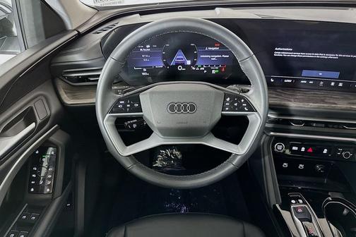 Mythos Black Metallic 2025 Audi Q5 Premium TFSI quattro S tronic