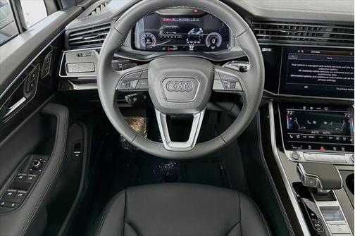 2025 Audi Q7 55 Premium Plus