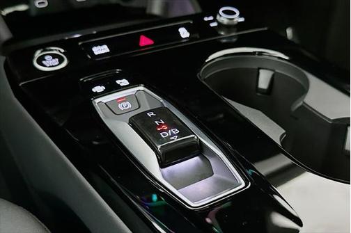 2025 Audi Q6 e-tron Premium Plus quattro