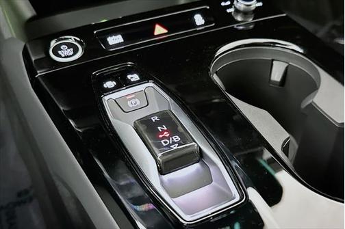 2025 Audi Q6 e-tron Premium Plus quattro