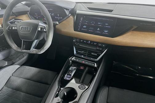 2022 Audi e-tron GT Premium Plus