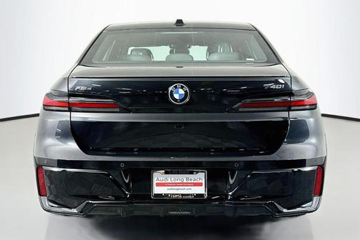 Black Sapphire Metallic 2026 BMW 740 xDrive