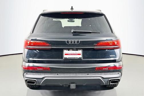 Mythos Black Metallic 2026 Audi Q7 45 Premium Plus