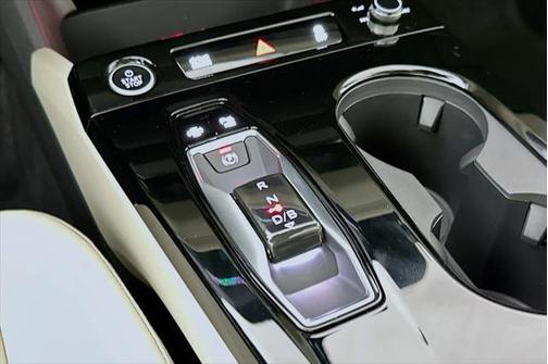 2025 Audi Q6 e-tron Premium Plus quattro