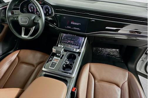 2022 Audi Q7 45 Premium Plus