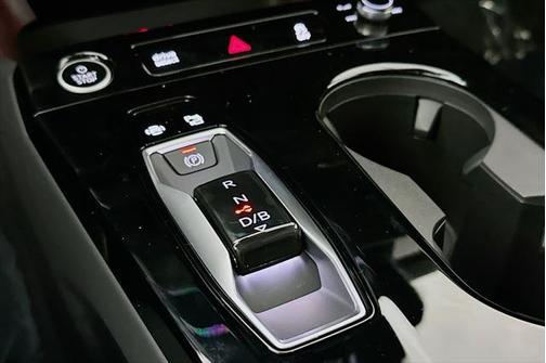 2025 Audi Q6 e-tron Premium Plus quattro