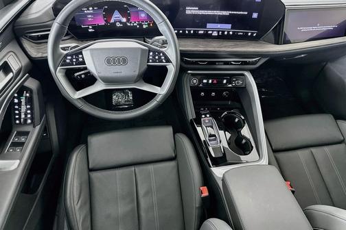 Mythos Black Metallic 2025 Audi Q5 Prestige TFSI quattro S tronic