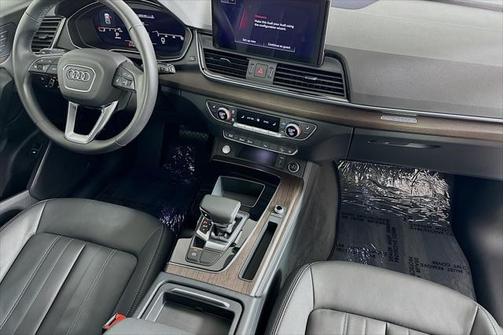2022 Audi Q5 45 S line Premium Plus