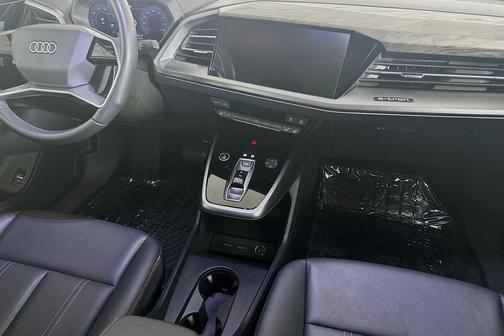 Glacier White Metallic 2023 Audi Q4 e-tron Premium Plus