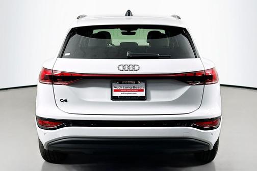 2025 Audi Q6 e-tron Premium quattro