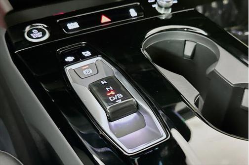 2025 Audi Q6 e-tron Prestige quattro
