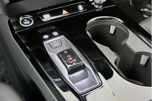 2025 Audi Q6 e-tron Premium quattro