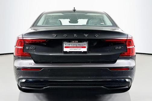 2024 Volvo S60 B5 Plus Dark Theme