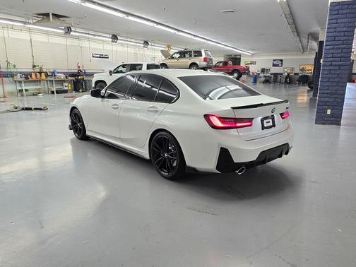 2024 BMW 330 i