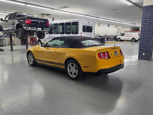 2011 Ford Mustang V6