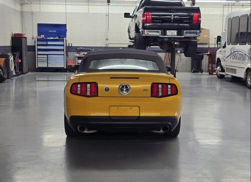 2011 Ford Mustang V6