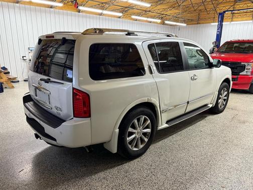 2010 INFINITI QX56 Base