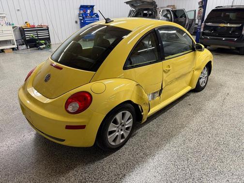 2009 Volkswagen New Beetle S