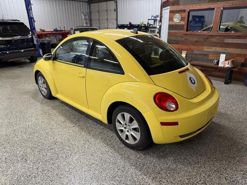 2009 Volkswagen New Beetle S