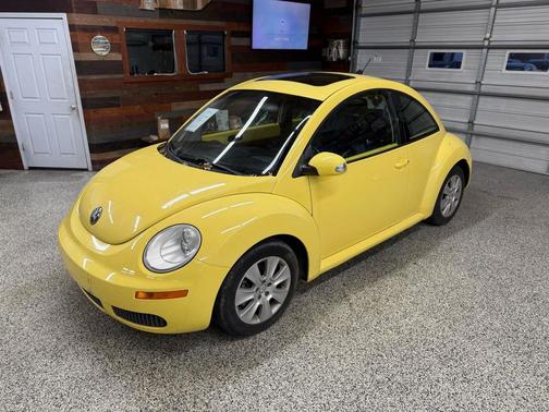 2009 Volkswagen New Beetle S